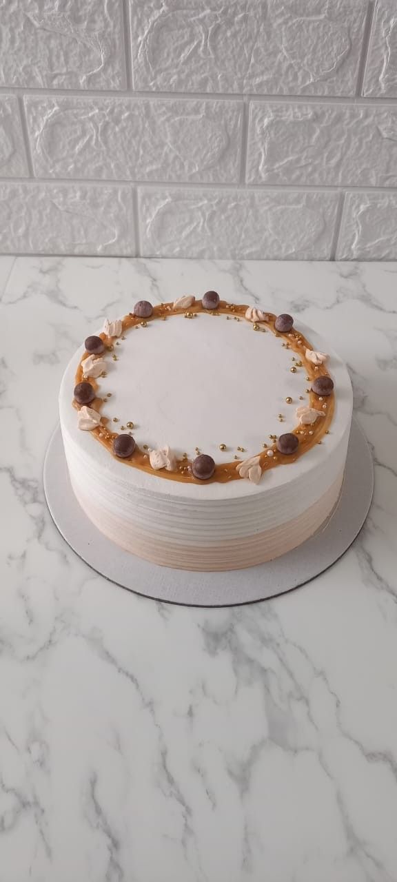 Golden Butterscotch Cake – 1 KG Eggless Delight