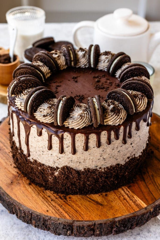 Oreo Cookie Fantasy Cake – Eggless Soft Sponge with Creamy Crunch