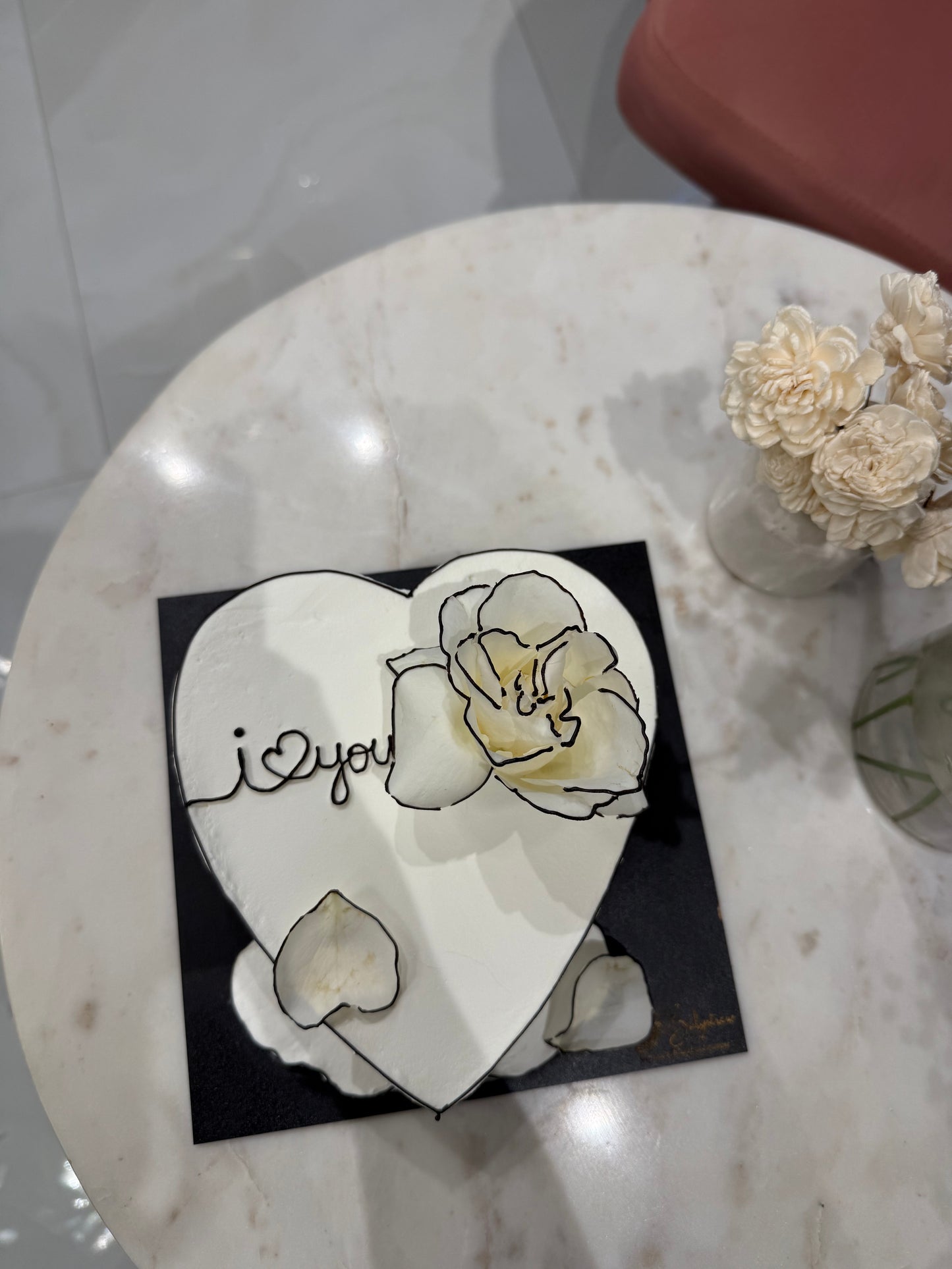 Korean 3D Heart White Cake (1 Kg) – Minimal Romance Chocolate Truffle