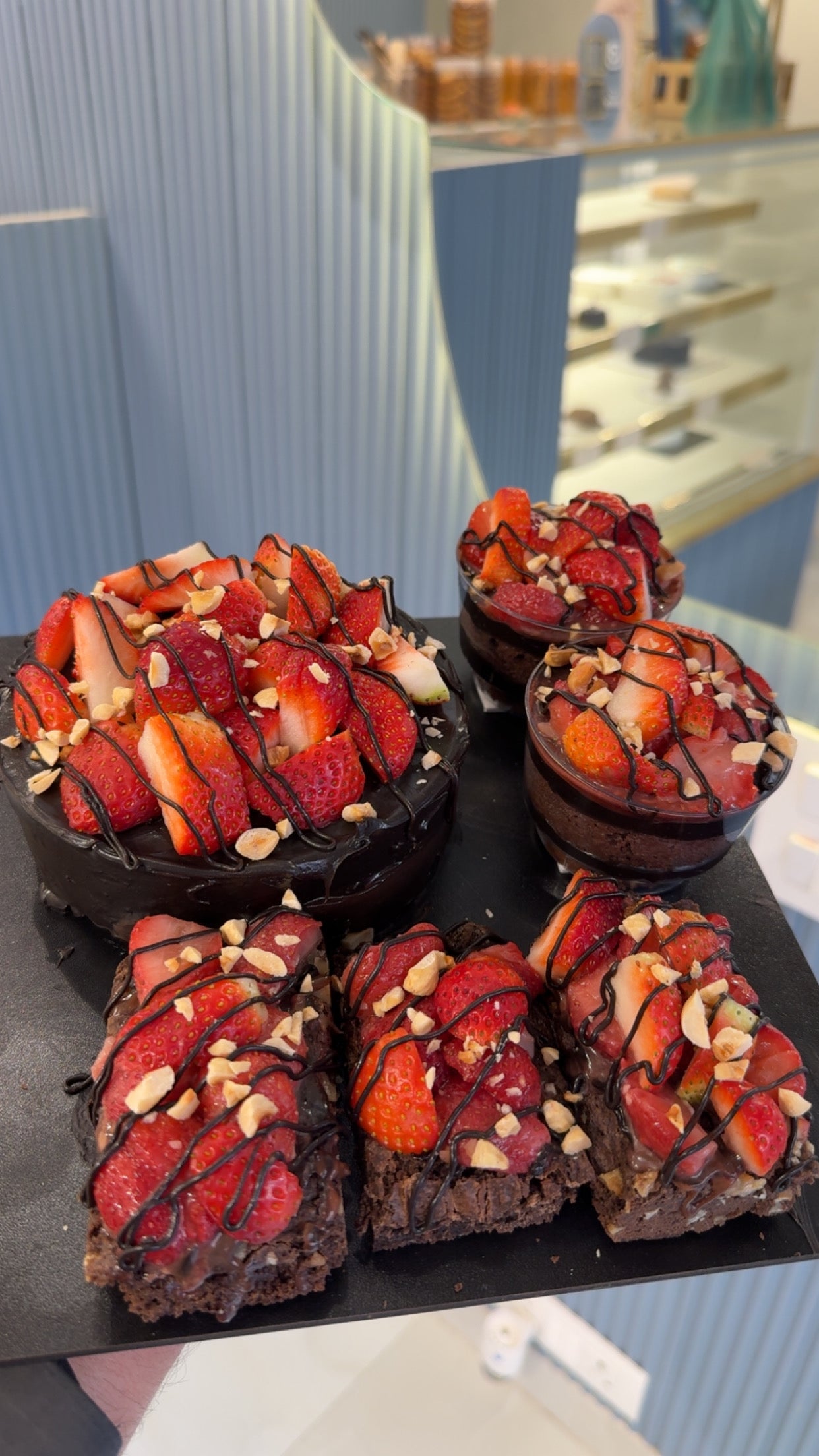 Chocolate Strawberry Dessert Combo (Eggless) – 1 Kg Cake, Cupcakes & Brownies