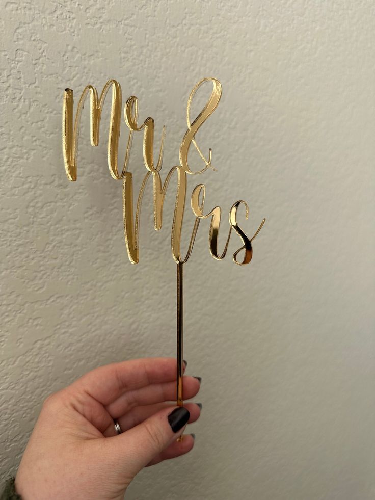 Gold Acrylic Mr & Mrs Cake topper