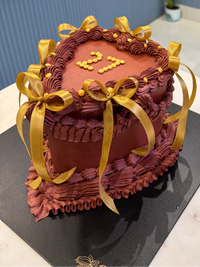 Heart-Shaped 2 Kg Hazelnut Praline Chocolate Cake with Golden Ribbons — view 1