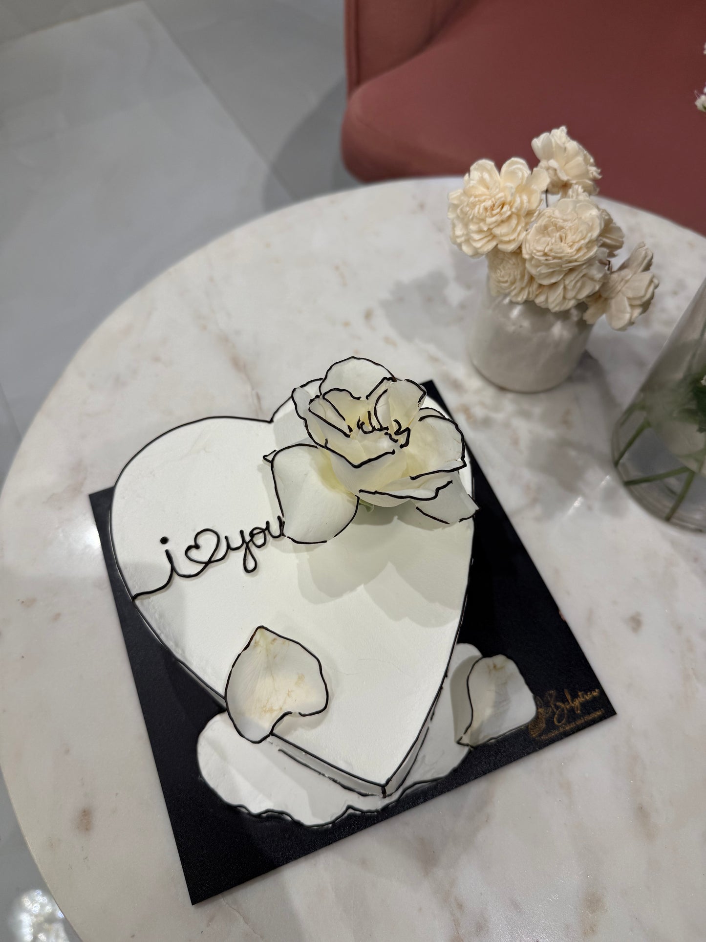 Korean 3D Heart White Cake (1 Kg) – Minimal Romance Chocolate Truffle