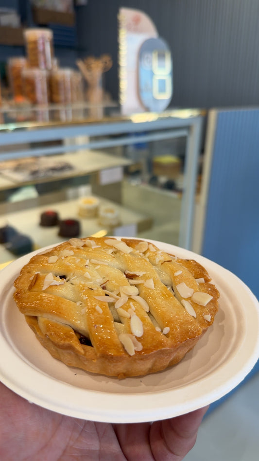 Eggless Classic Apple Pie (180 g) – Freshly Baked Comfort Dessert