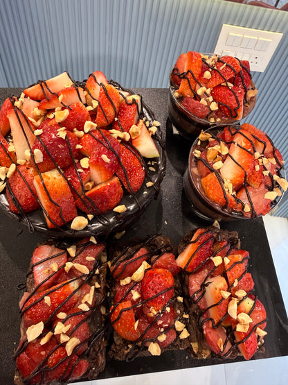Chocolate Strawberry Dessert Combo (Eggless) – 1 Kg Cake, Cupcakes & Brownies