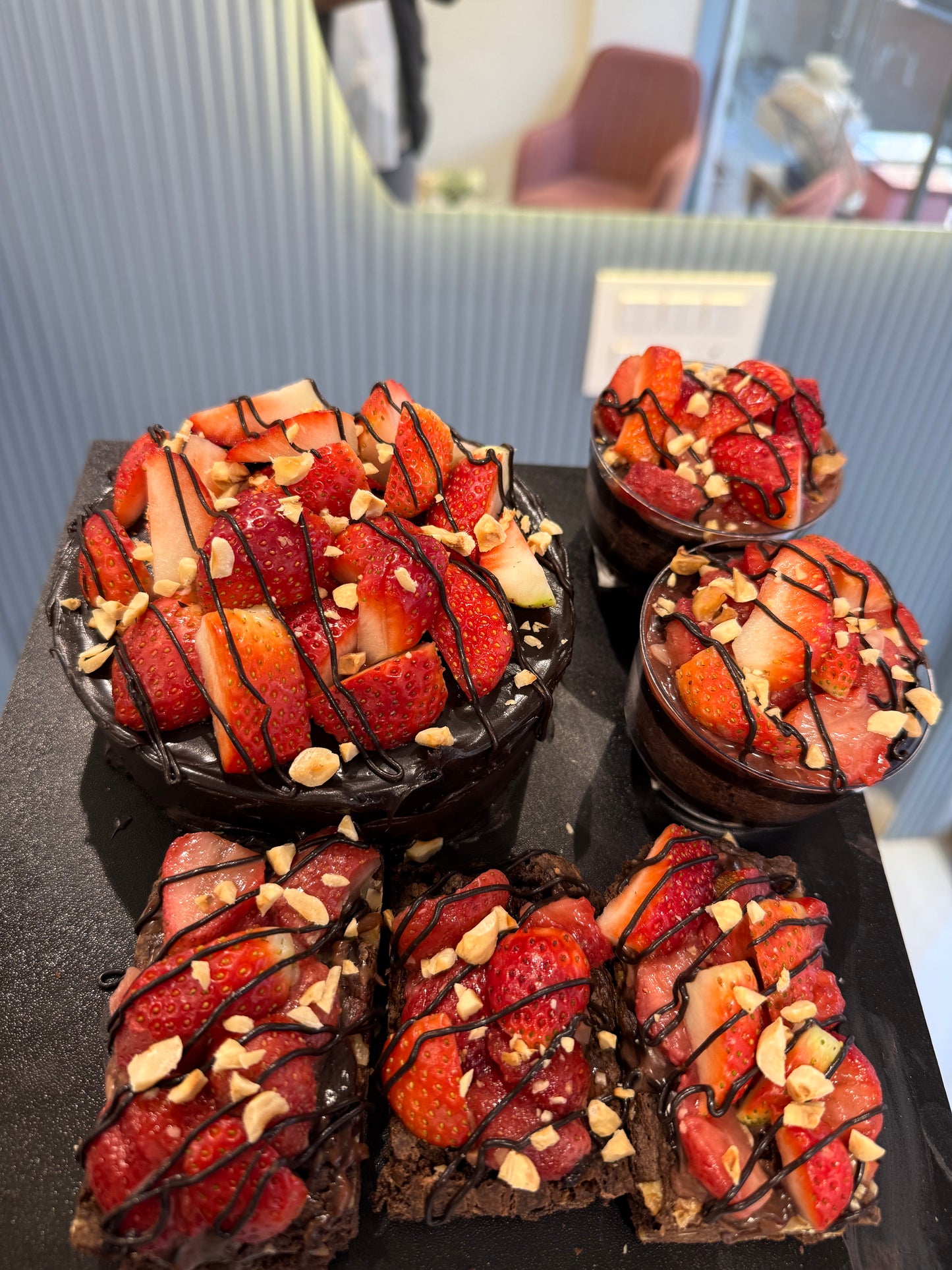 Chocolate Strawberry Dessert Combo (Eggless) – 1 Kg Cake, Cupcakes & Brownies