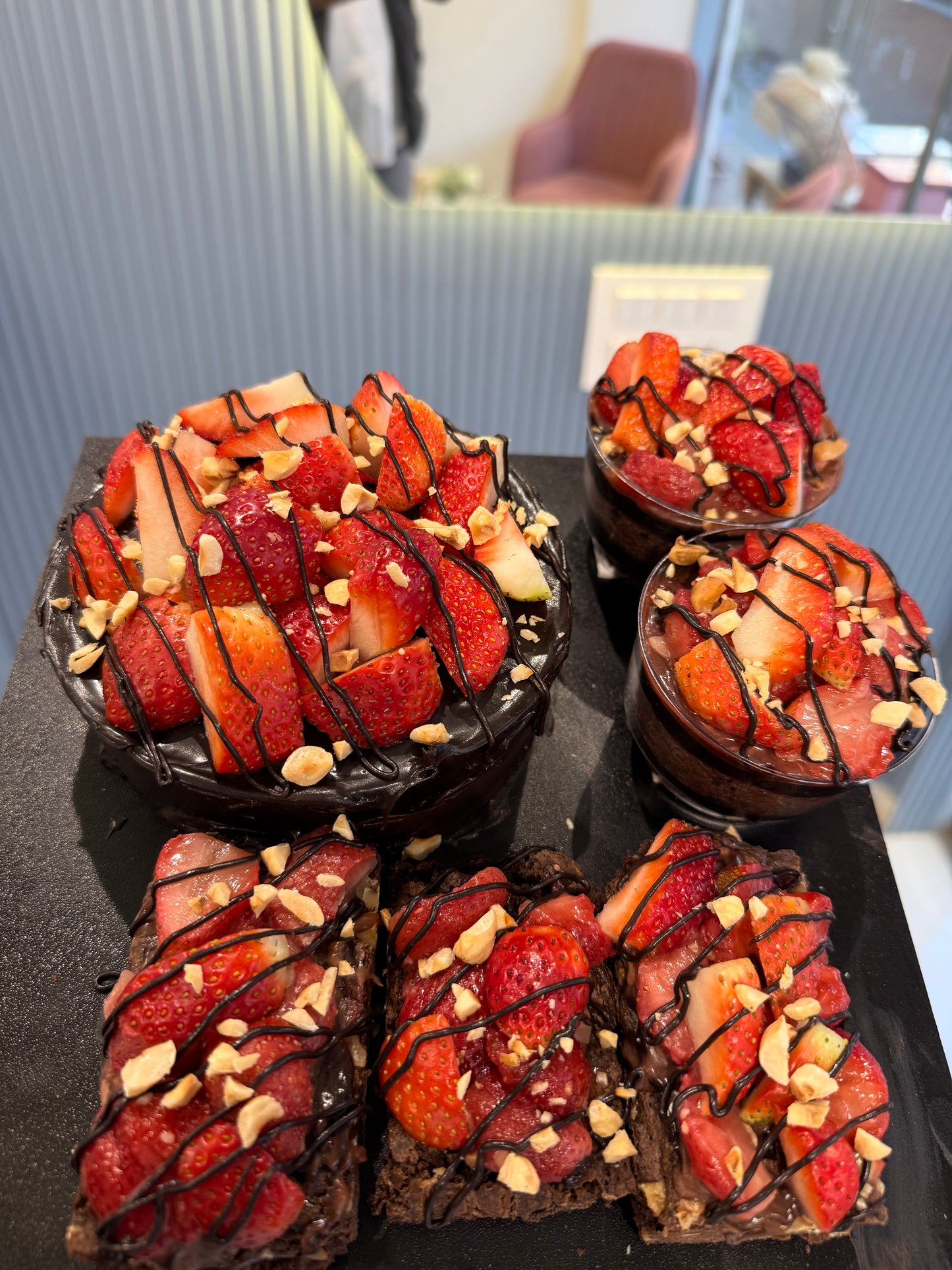 Chocolate Strawberry Dessert Combo (Eggless) – 1 Kg Cake, Cupcakes & Brownies