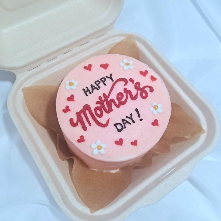Pink Mother's Day bento cake with white daisies, red hearts, and "Happy Mother's Day" written in red and black script.