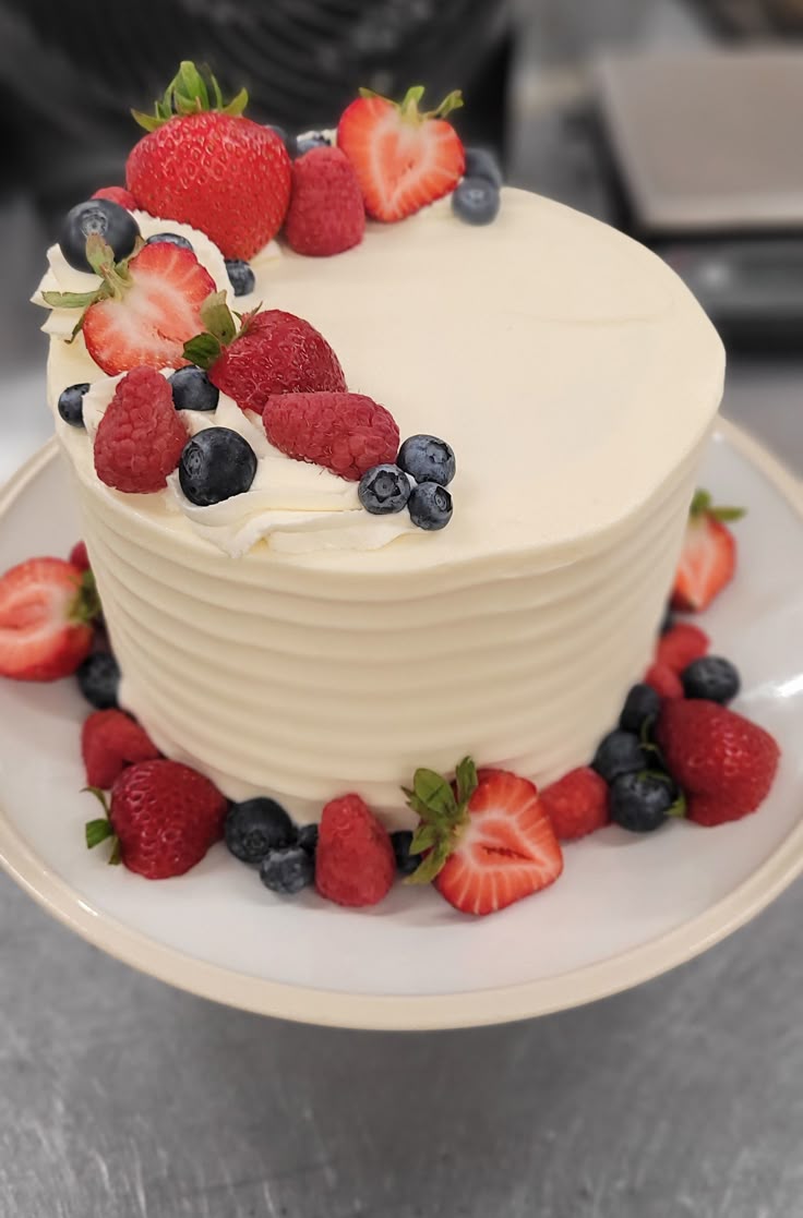 Eggless Strawberry Cream-Cheese Cake – Fresh Berries & Velvety Cream Cheese Indulgence