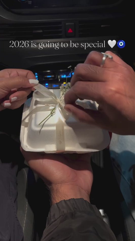 We Are Getting Married – Pull Ribbon Bento Cake (300 gms)